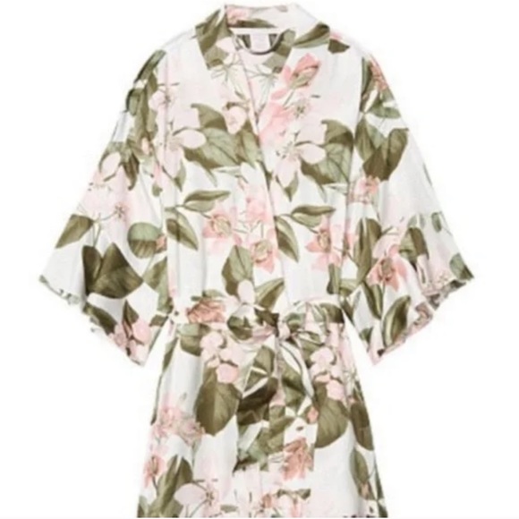 👰♀️Victoria’s Secret Bride Robe👰♀️ - Picture 4 of 8